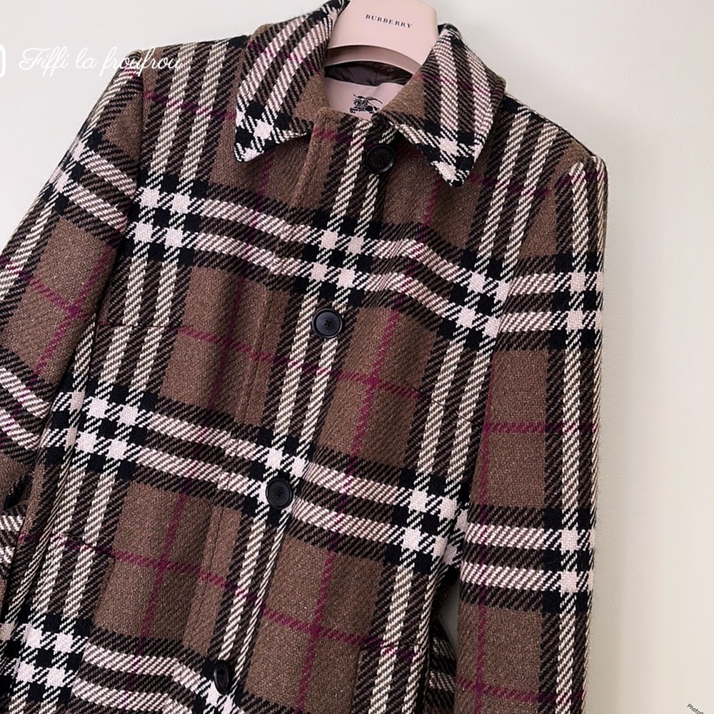 Authentic Burberry coat - Picture 6 of 16